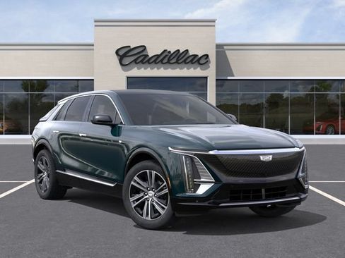 Used 2026 Cadillac Lyriq Luxury w/ LPO, Floor Liner Package AWD/4WD image 7