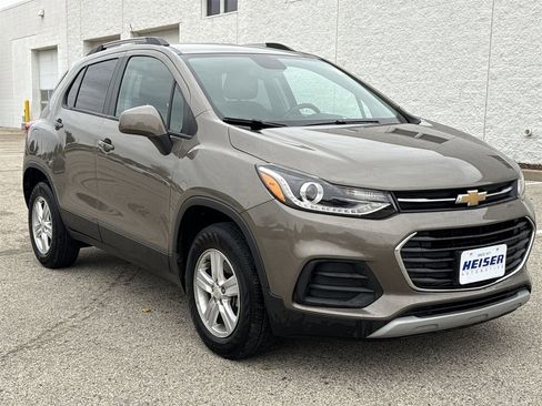 Certified 2022 Chevrolet Trax LT w/ LT Convenience Package image 14