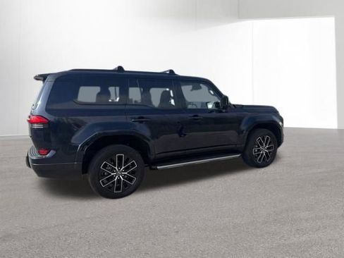 Used 2024 Lexus GX 550 w/ Accessory Package (2T) AWD/4WD image 14