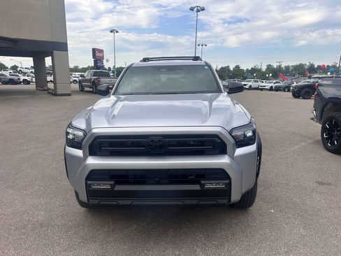 Used 2025 Toyota 4Runner SR5 AWD/4WD image 4