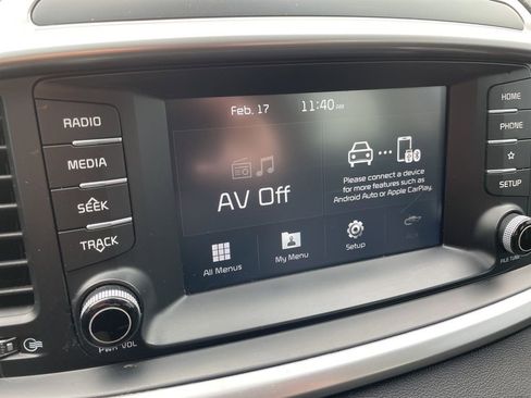 Used 2019 Kia Sorento LX image 16