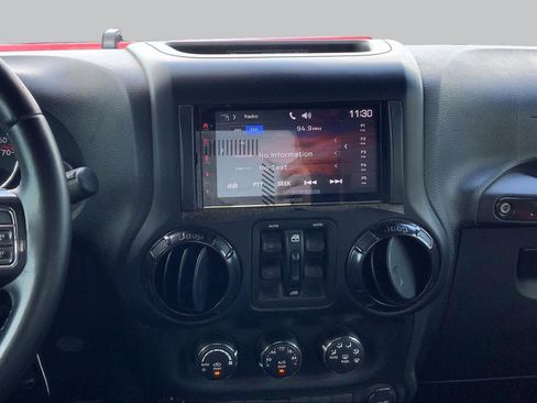Used 2017 Jeep Wrangler Unlimited Rubicon AWD/4WD image 7