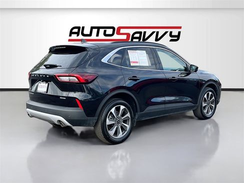 Used 2023 Ford Escape Platinum image 7