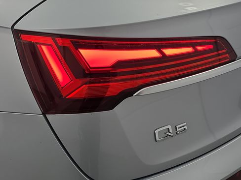 Used 2023 Audi Q5 Premium w/ Convenience Package image 34