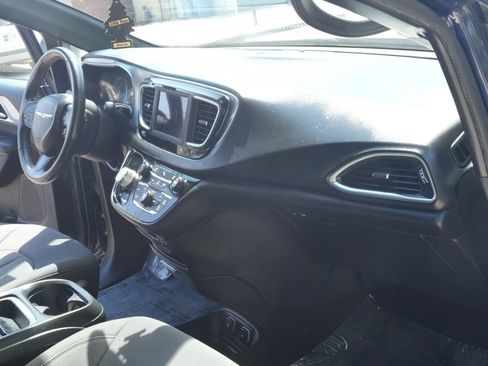 Used 2018 Chrysler Pacifica Touring Plus w/ S Appearance Package FWD image 17