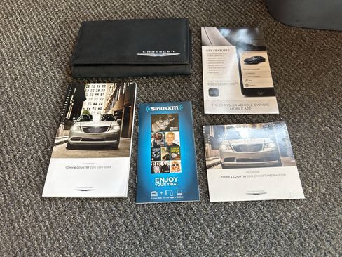 Used 2016 Chrysler Town & Country Touring w/ Driver Convenience Group image 25