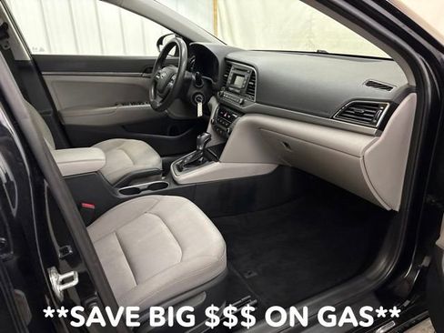 Used 2018 Hyundai Elantra SE FWD image 19