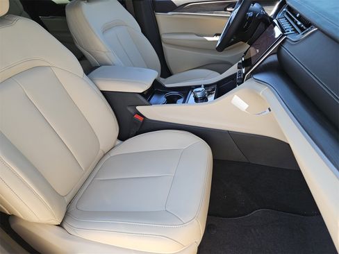 New 2025 Jeep Grand Cherokee Limited image 15