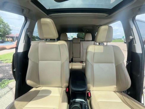 Used 2015 Toyota RAV4 Limited w/ Technology Package AWD/4WD image 23