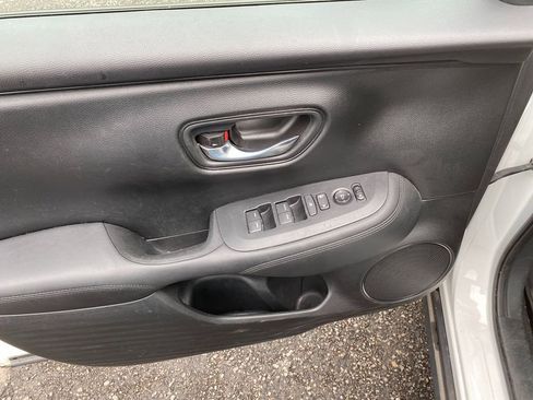 Used 2023 Honda HR-V LX image 11