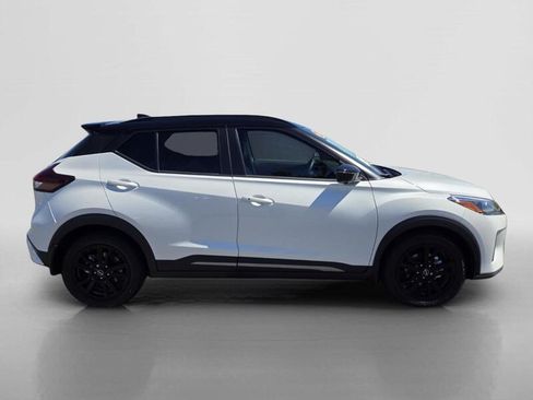 Used 2023 Nissan Kicks SR w/ SR Premium Package FWD image 6
