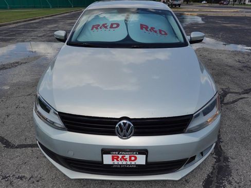 Used 2011 Volkswagen Jetta SE FWD image 2