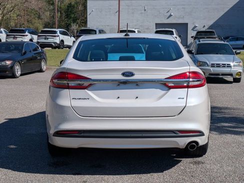 Used 2017 Ford Fusion SE w/ Fusion SE Winter Package image 7