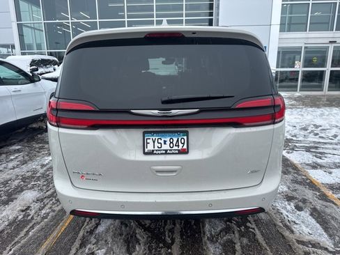 Used 2021 Chrysler Pacifica Touring-L w/ Premium & Safety Sphere Group image 6