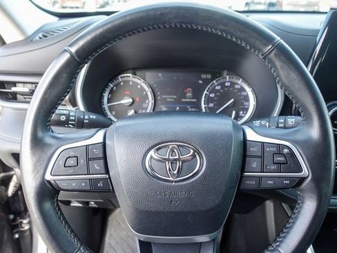 Certified 2022 Toyota Highlander XLE image 15