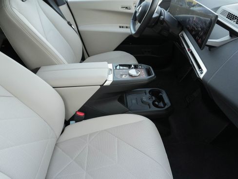 Used 2023 BMW iX xDrive50 w/ Premium Package image 8