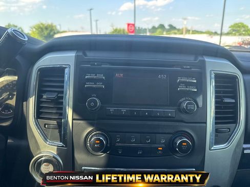 Used 2018 Nissan Titan SV AWD/4WD image 17