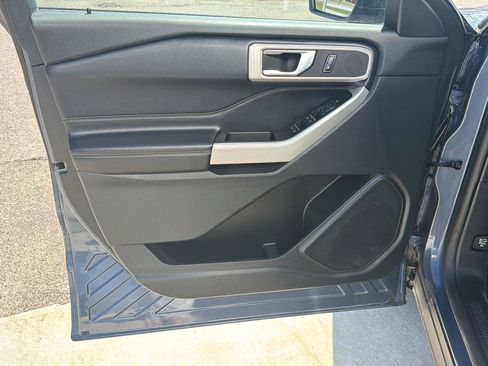 Used 2021 Ford Explorer XLT w/ Equipment Group 202A AWD/4WD image 9