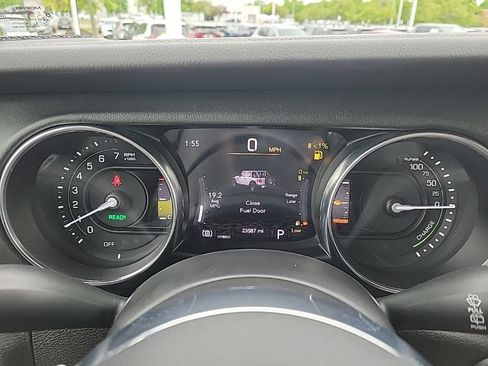Used 2022 Jeep Wrangler Unlimited Sahara w/ Cold Weather Group AWD/4WD image 27