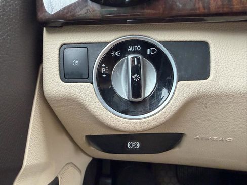 Used 2015 Mercedes-Benz GLK 350 4MATIC image 30