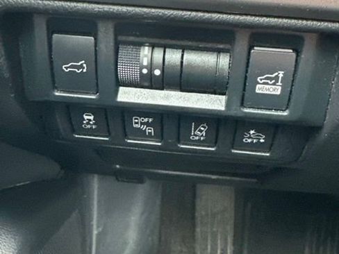 Used 2018 Subaru Outback 3.6R Limited AWD/4WD image 15