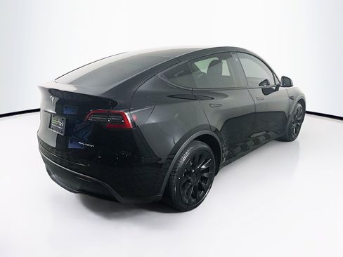 Used 2022 Tesla Model Y Long Range image 9
