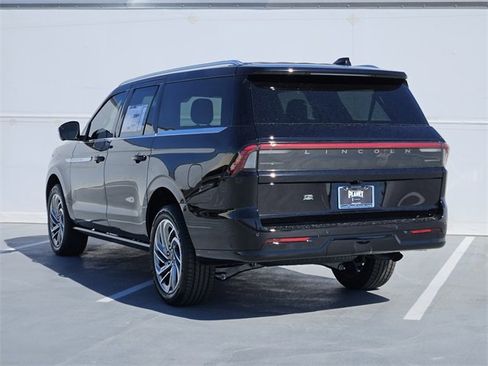 New 2025 Lincoln Navigator L Reserve image 5