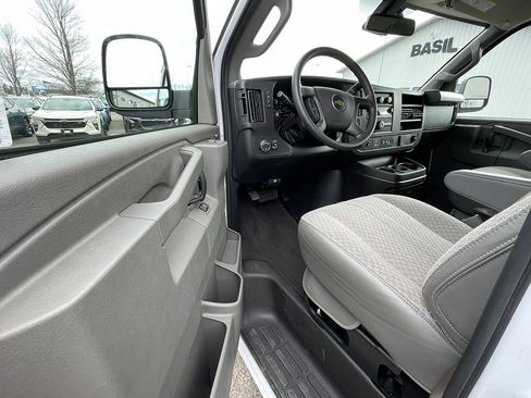 Used 2025 Chevrolet Express 3500 LT w/ LT Preferred Equipment Group RWD image 19