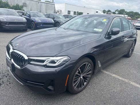 Used 2021 BMW 530e xDrive w/ Premium Package AWD/4WD image 4