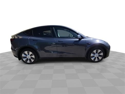 Used 2023 Tesla Model Y Performance image 9