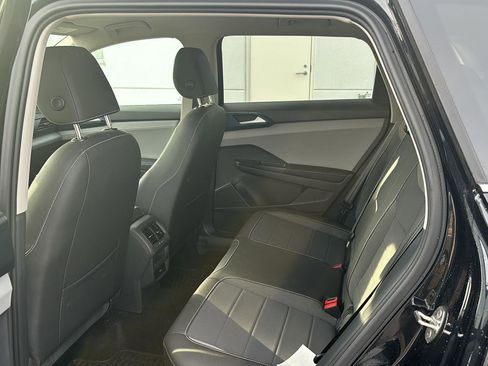 Certified 2024 Volkswagen Taos SE w/ Black Wheel Plus Package image 11