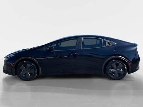 Used 2023 Toyota Prius LE image 3