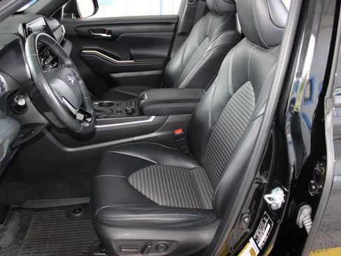 Used 2022 Toyota Highlander XSE AWD/4WD image 20