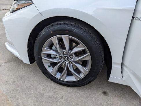 Used 2019 Toyota Avalon XLE image 38