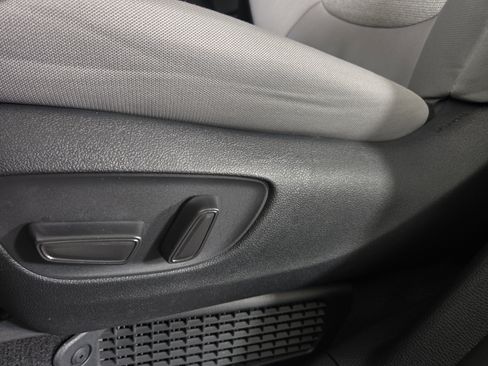 Used 2025 Toyota Sienna LE w/ LE Plus Package FWD image 30