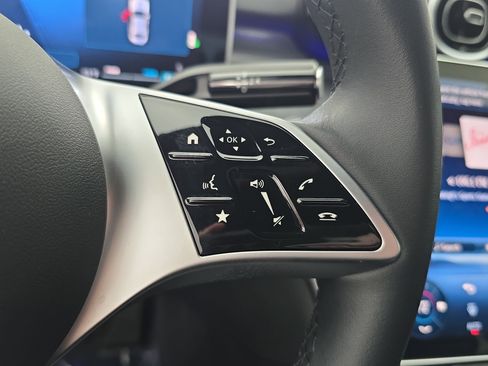 Used 2025 Mercedes-Benz C 300 Sedan image 18