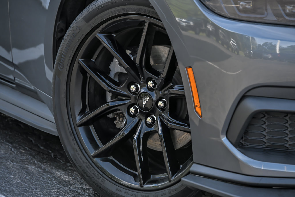 Certified 2025 Ford Mustang Coupe RWD image 3