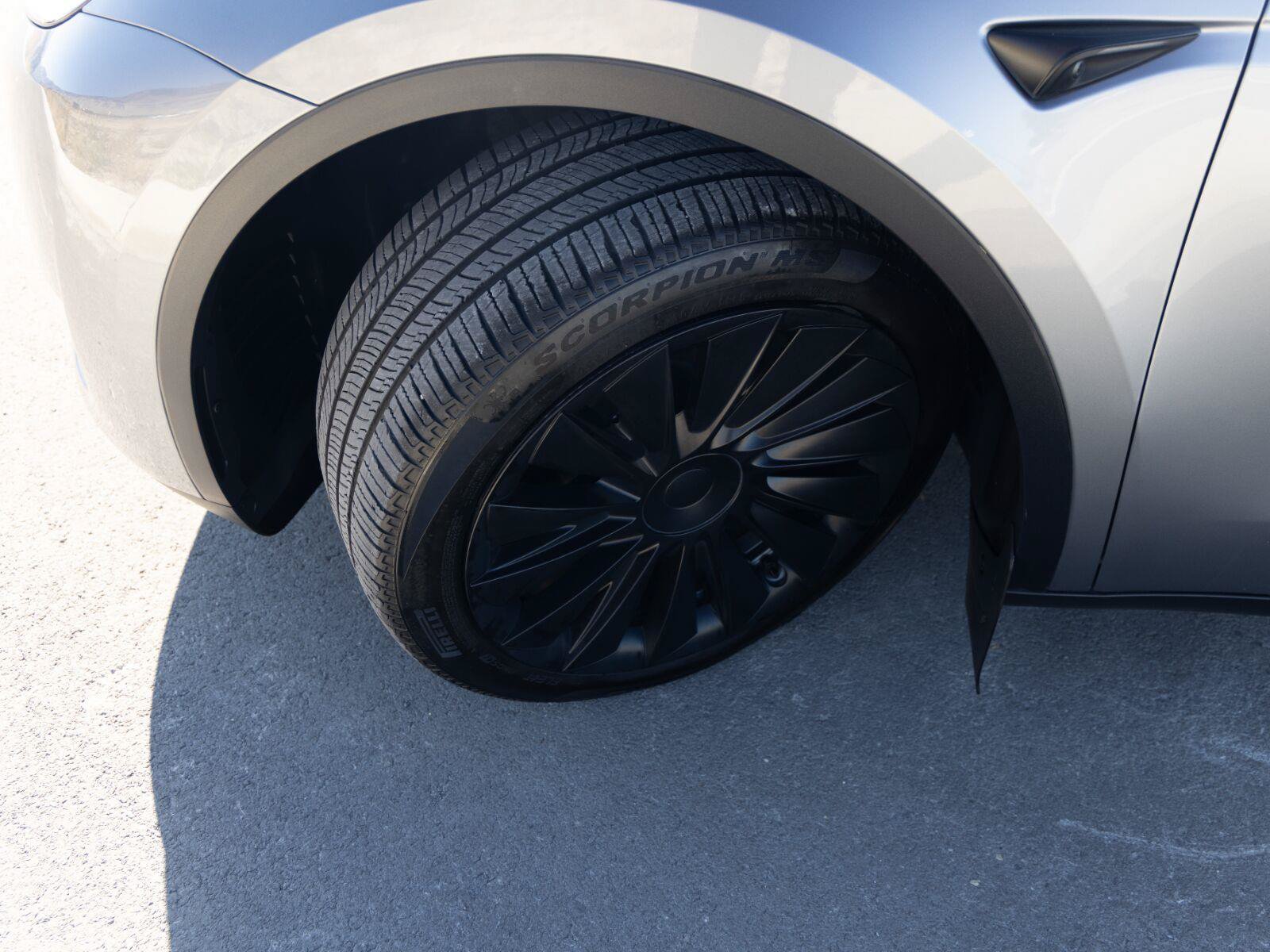 Used 2025 Tesla Model Y Long Range AWD/4WD image 5