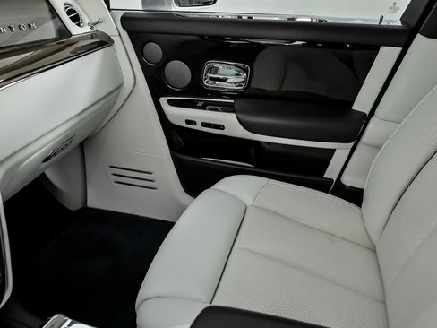 Used 2018 Rolls-Royce Phantom Sedan image 43