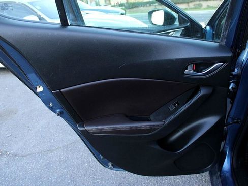 Used 2018 MAZDA MAZDA3 Touring image 18