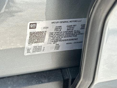 New 2025 Chevrolet Suburban Premier image 36