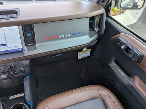 Used 2023 Ford Bronco Outer Banks image 16