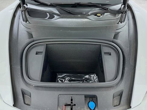 New 2025 Porsche Taycan 4S image 34