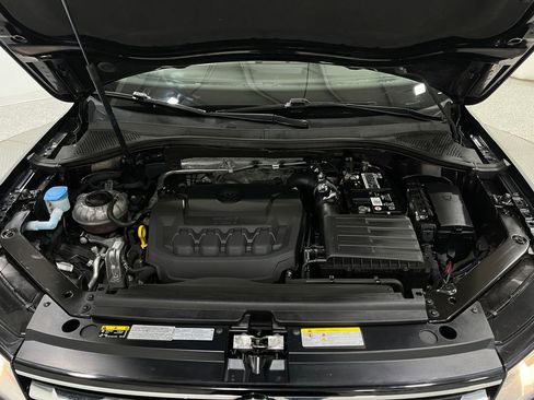 Used 2021 Volkswagen Tiguan SE w/ Panoramic Sunroof Package image 25