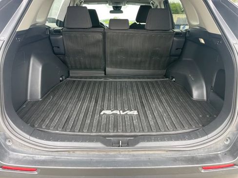 Used 2024 Toyota RAV4 LE AWD/4WD image 32