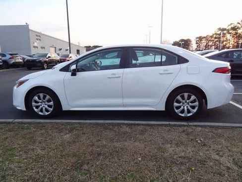 Used 2025 Toyota Corolla LE image 8