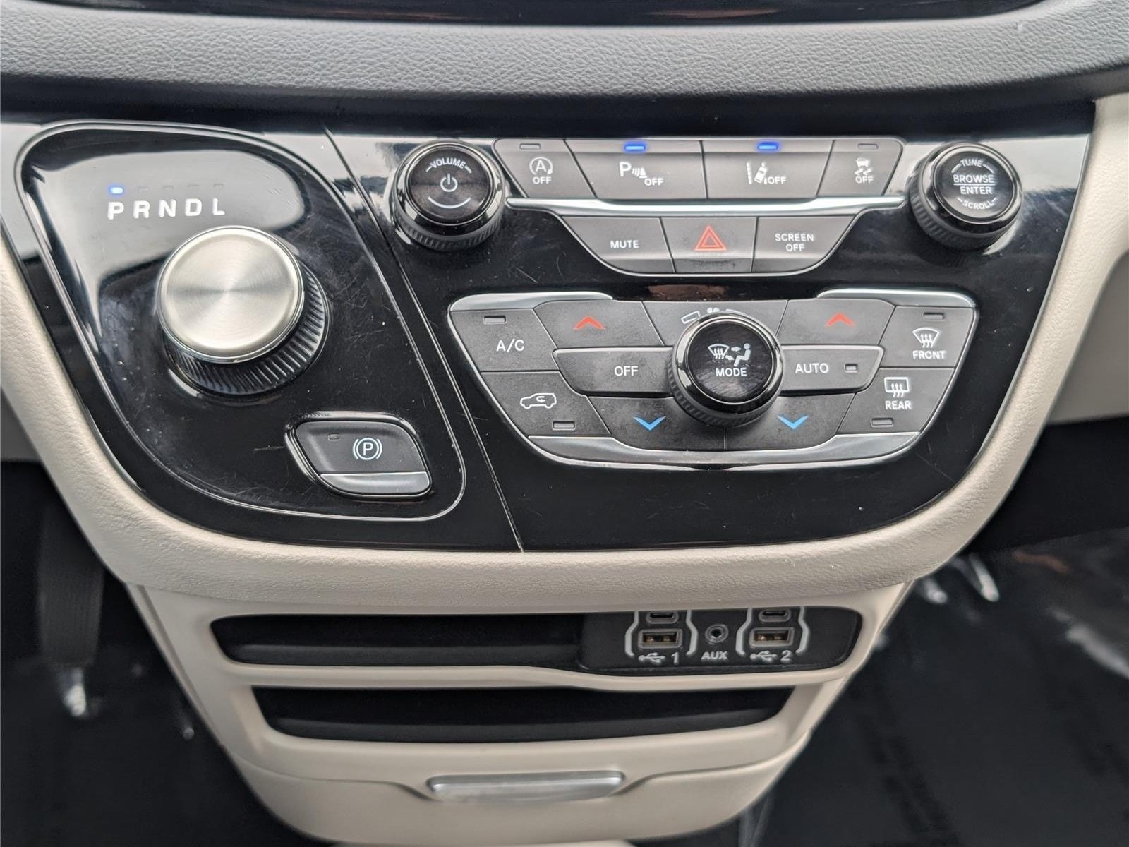 Used 2024 Chrysler Pacifica Touring-L FWD image 25