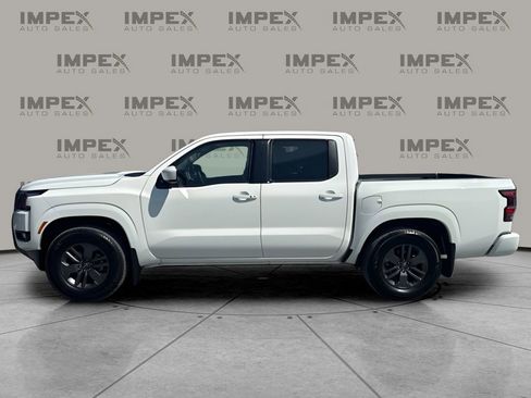 Used 2025 Nissan Frontier SV w/ SV Convenience Package RWD image 2