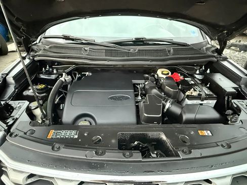Used 2017 Ford Explorer Limited w/ Equipment Group 301A AWD/4WD image 9