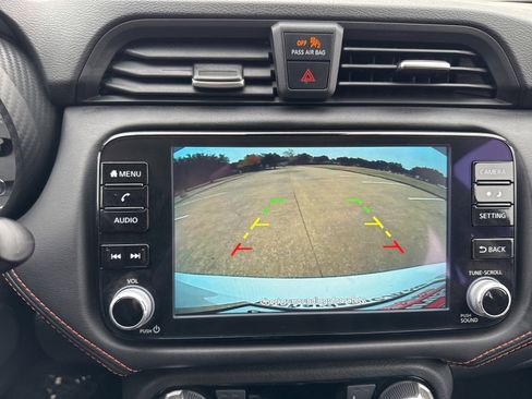 Used 2025 Nissan Versa SR image 30